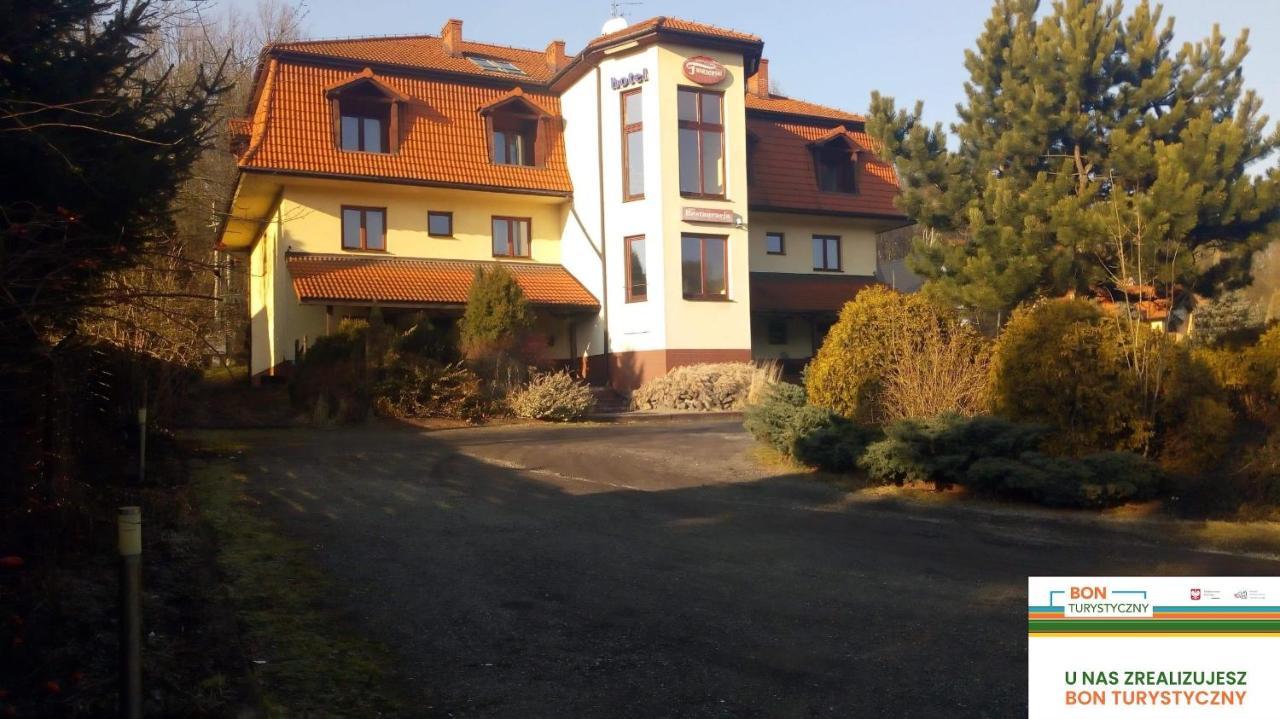 Hotel Twardowski Głogoczów Exteriör bild