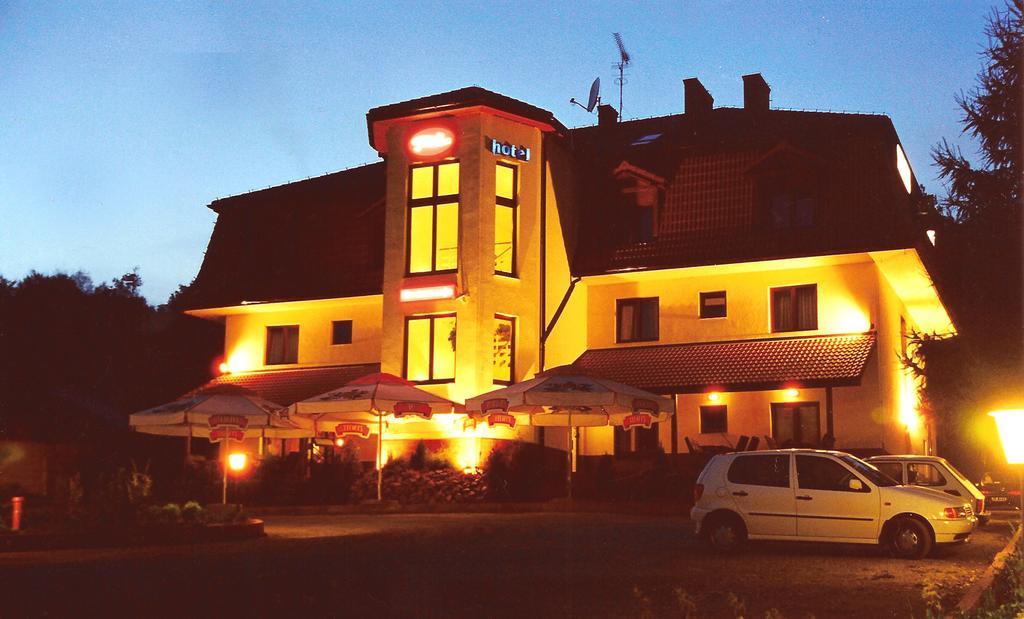 Hotel Twardowski Głogoczów Exteriör bild